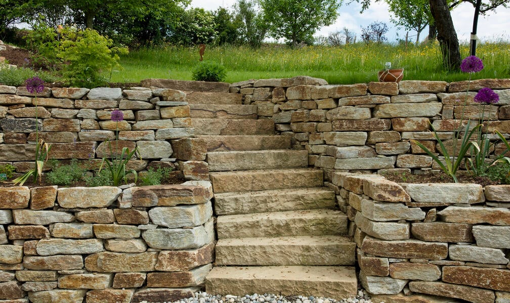 construire un mur de soutènement pas cher